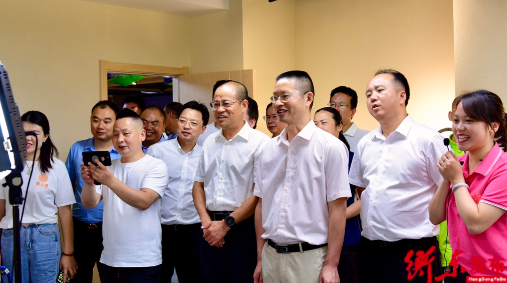 “乡情湘恋”尽显，省市县领导巡馆近距离体验衡东优质农产品和衡东土菜独特魅力