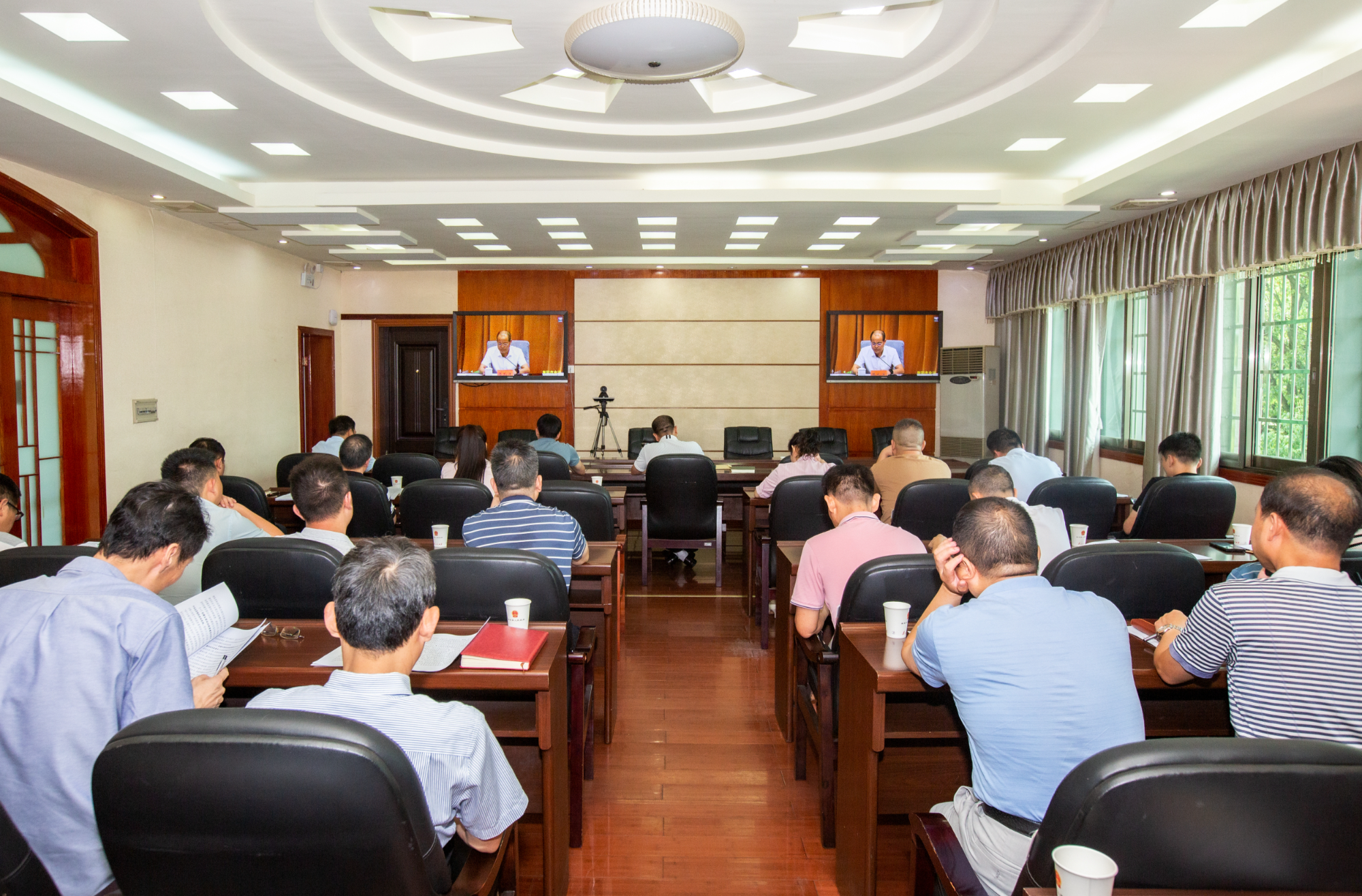 全市创建“第三批全国法治政府建设示范市”动员部署会召开 朱健：推动法治政府建设向纵深发展
