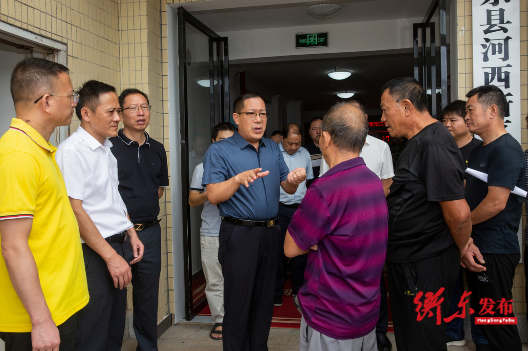 蒋崇华下访河西安置区现场解决群众反映诉求 督导安置房建设工作