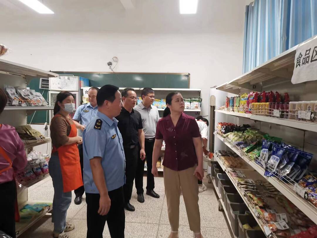任中元督导食品安全“两个责任”落实