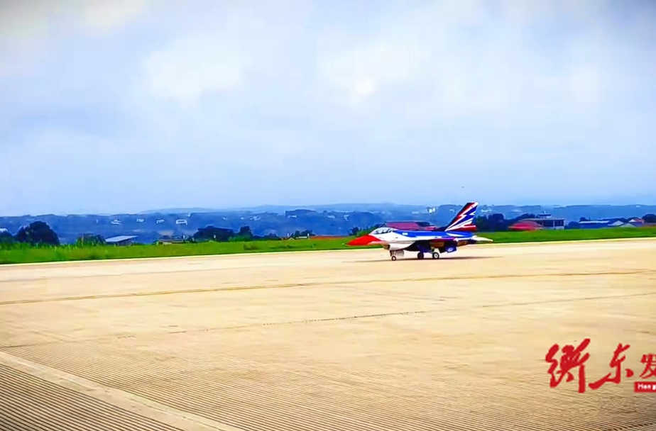 全国航空模型公开赛（湖南站）暨衡东县第六届土菜文化旅游节“飞阅衡东”体验季活动：航模竞技“展风采”  土菜飘香“引客来”