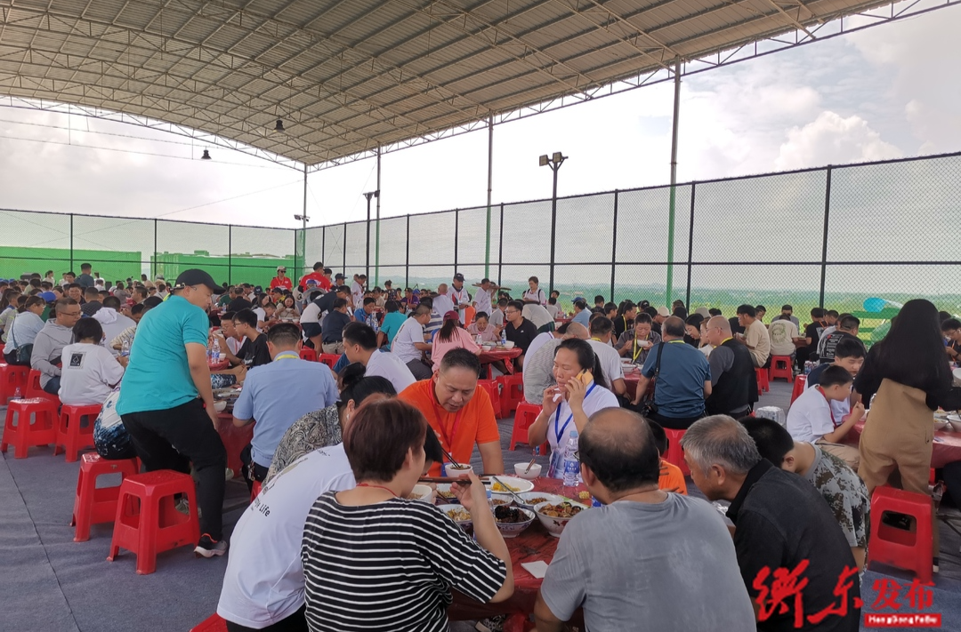 全国航空模型公开赛（湖南站）暨衡东县第六届土菜文化旅游节“飞阅衡东”体验季活动：“茶担子”土菜佳肴   “养胃”四方来宾