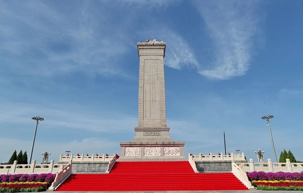 今天，向先烈致敬！