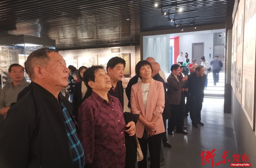 我们的节日·重阳    “重温红色记忆 情暖重阳佳节”我县组织离退休老干部参观爱国主义教育基地