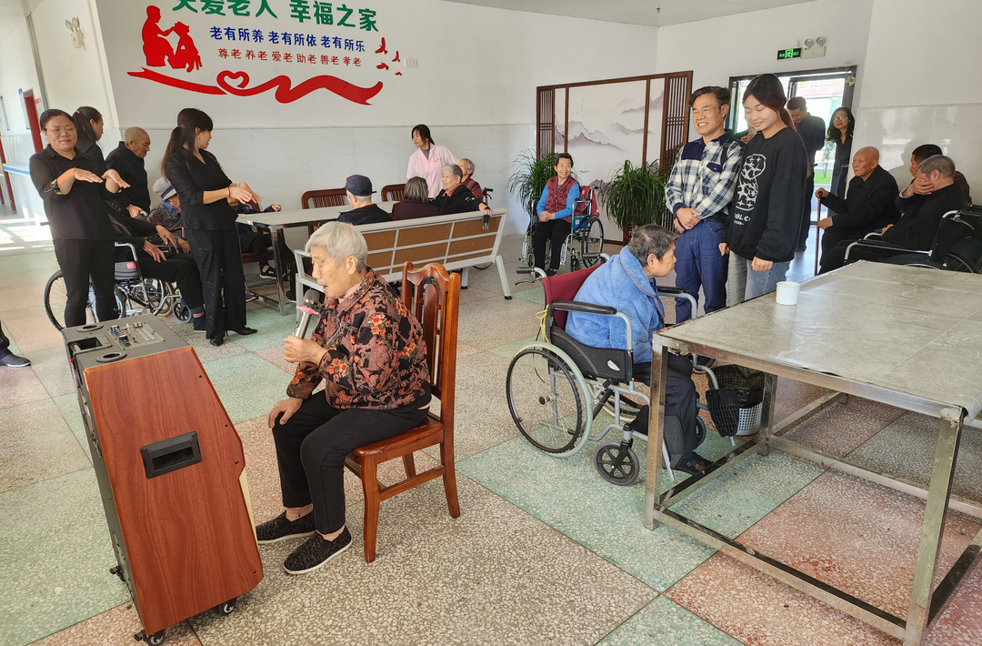 省市媒体来我县调研采访民生民政工作