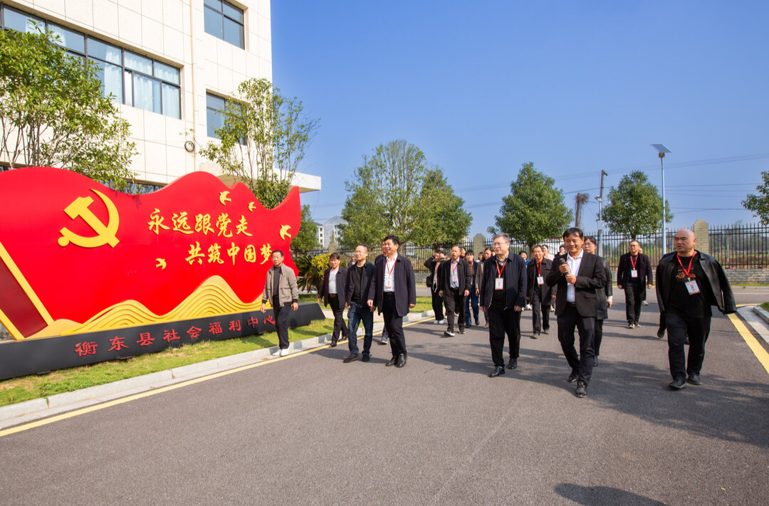 三级人大代表视察：看变化 谈感受 强信心