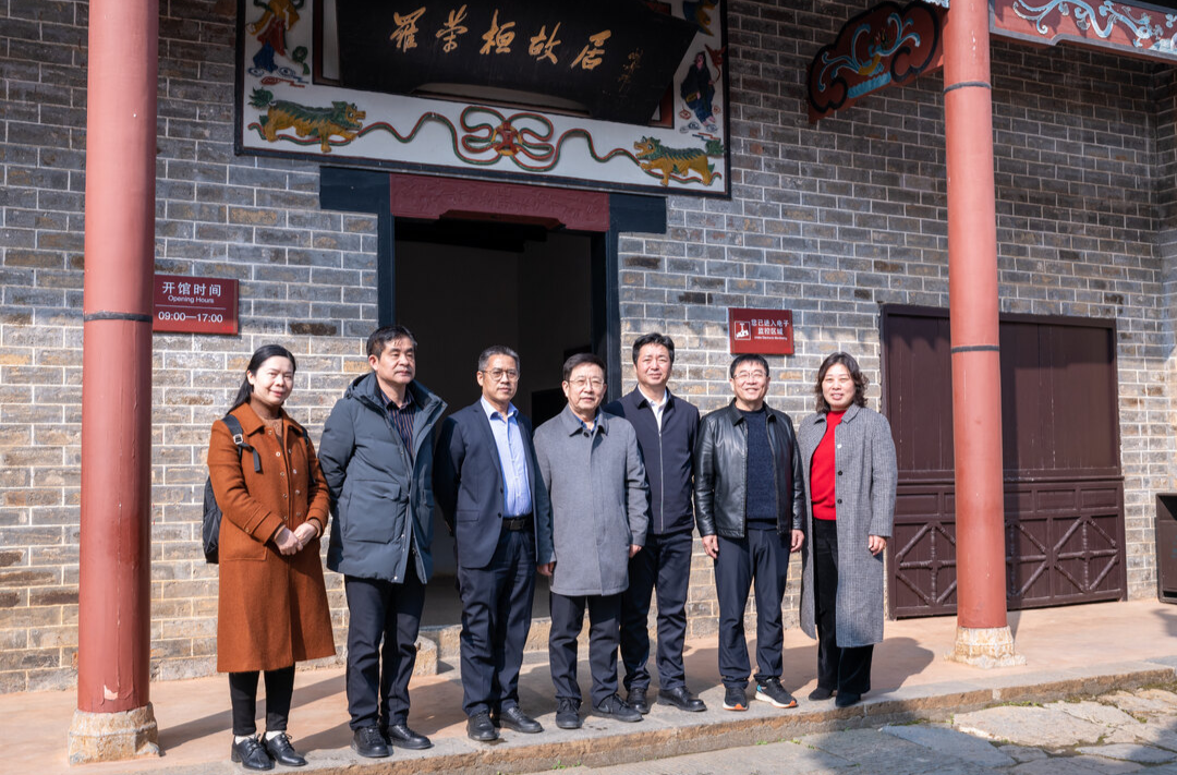 北京大学教授调研指导我县图书馆工作