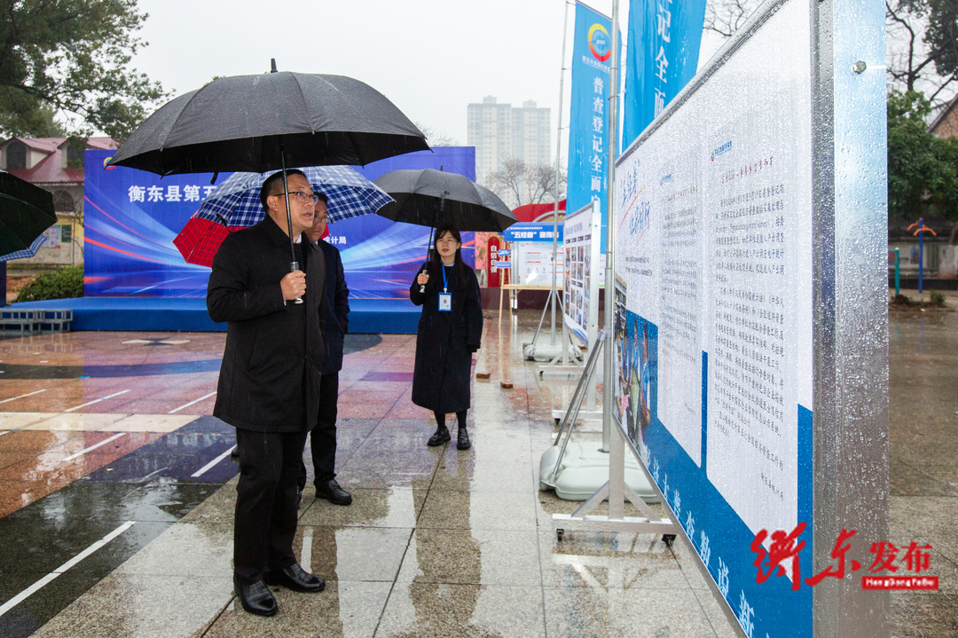 蒋崇华深入城区调研指导第五次全国经济普查入户登记并督导检查重点工作