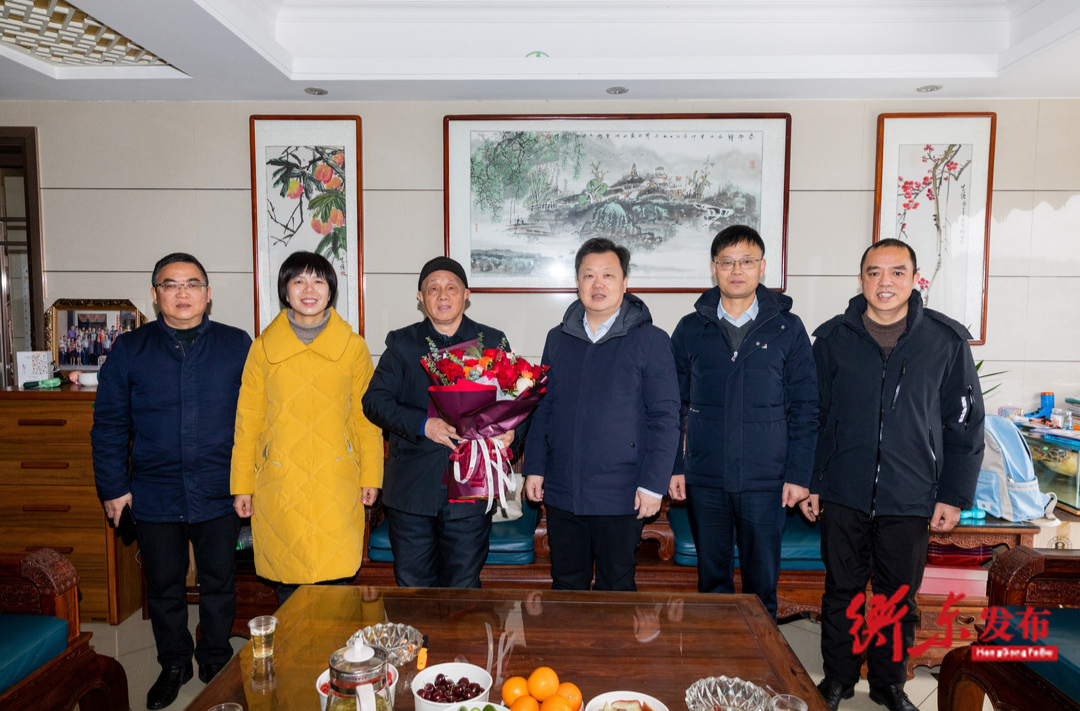 谭建华春节前夕走访慰问坚守岗位的一线工作人员、困难职工、党员及离退休老干部