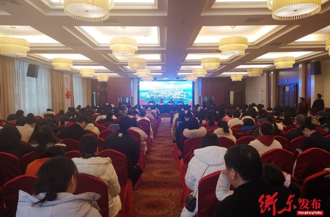 “情暖困境女童，爱心助学在行动” 我县举行2023年爱心助学现场结对仪式