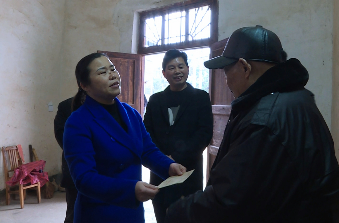 任中元带队走访慰问困难群众
