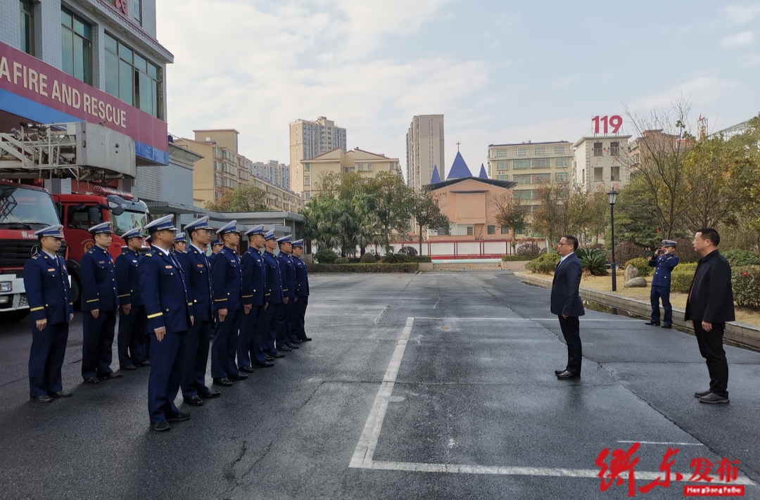 蒋崇华走访慰问春节坚守岗位一线工作人员  向全县各条战线、各行各业奋战一线的干部职工和全县人民致以节日问候和新春祝福