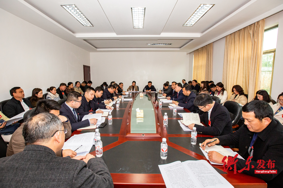 【两会动态】谭建华参加人大第四团分组讨论