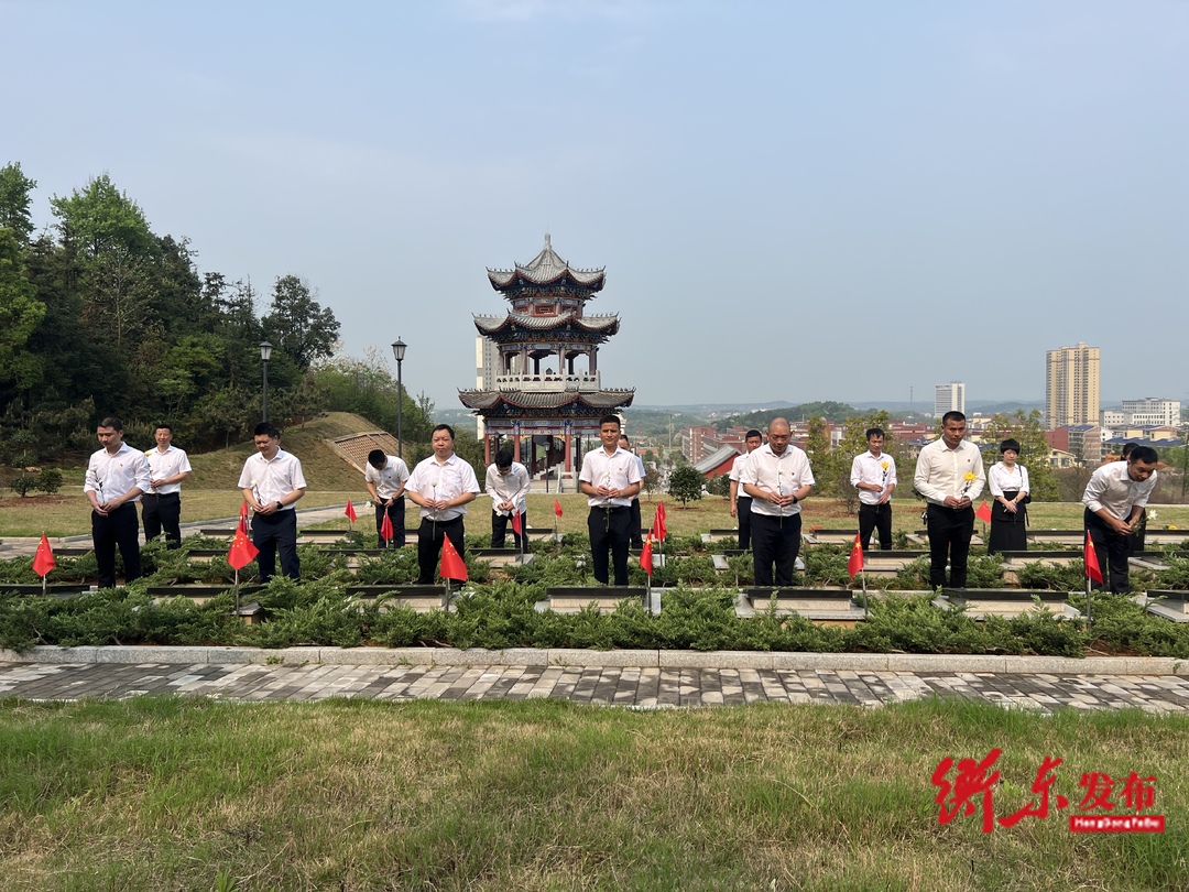 清明祭英烈  传承爱国志