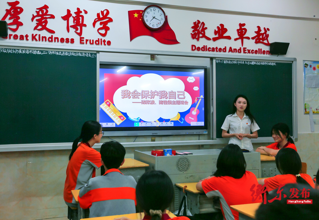 【罗帅故里党旗红】图|党旗引领 护航新蕾 共筑未来