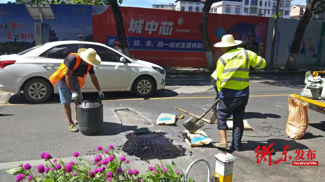 县住建局：“蒸”战酷暑，做好市政设施“守护者”
