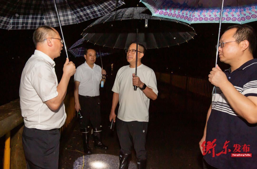 蒋崇华主持召开全县防汛抗灾工作会议并赴防汛一线开展督导工作