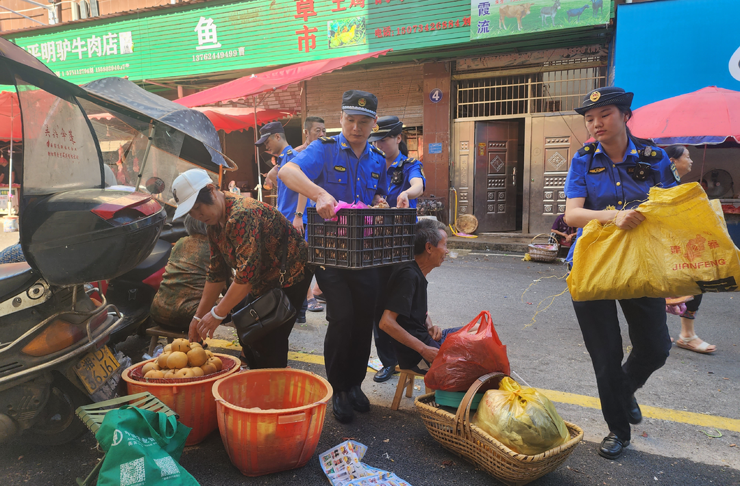 县城管执法局：市场整治常态化 精细管理优服务