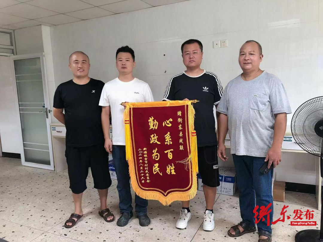 办证显温情、关怀暖人心