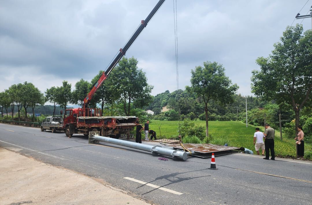 【文旅兴城项目建设进行时】道路交通旅游导向牌陆续落地