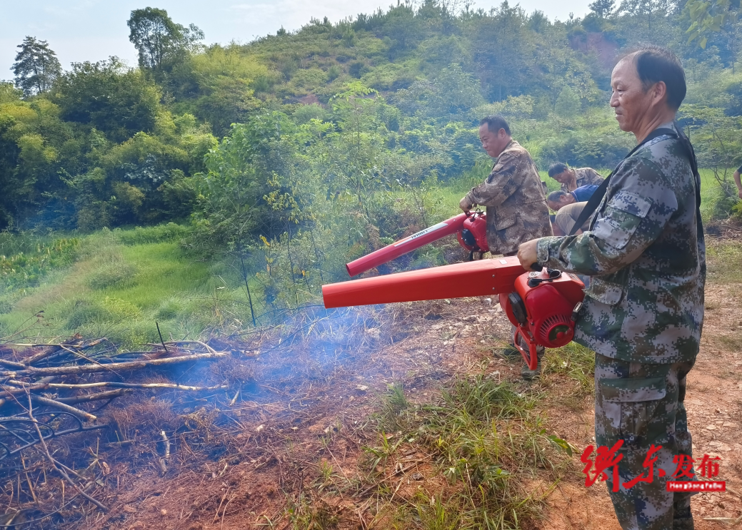 以練為戰(zhàn) 防患未“燃”，霞流鎮(zhèn)開展森林防滅火應(yīng)急演練