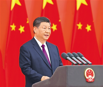 习近平向国家勋章和国家荣誉称号获得者颁授勋章奖章并发表重要讲话