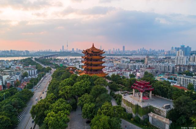 五溪时评｜始终坚持把提升人的文明放在首位