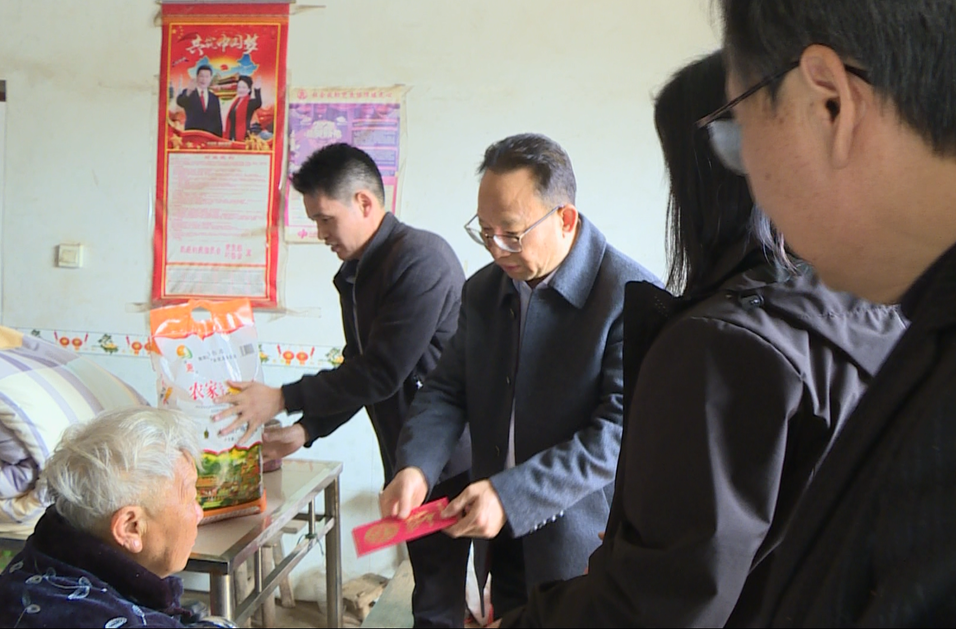 段忠贤深入高湖镇走访慰问