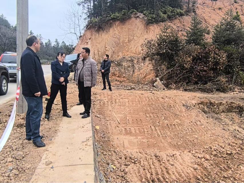 县领导调研节后公路项目复工复产工作情况