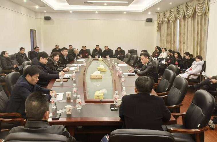 ﻿聚焦发展共商大计 县人大分团审议热烈进行