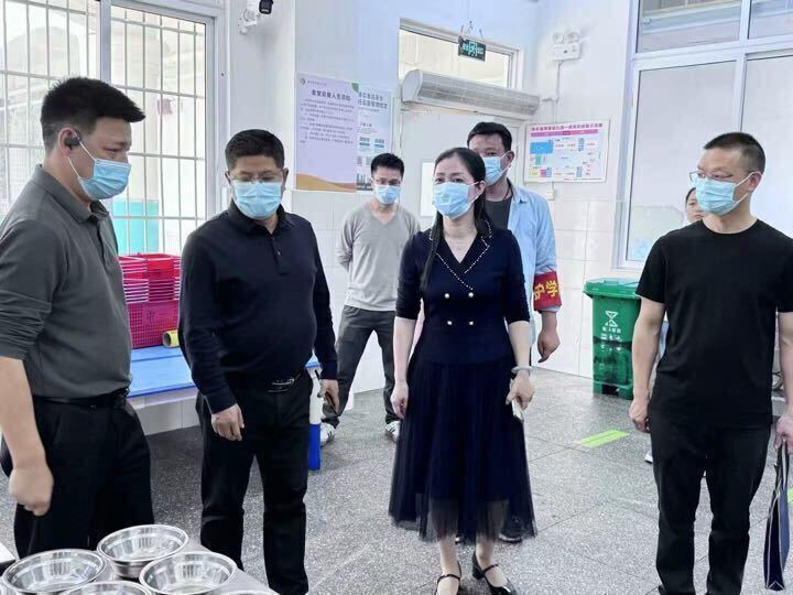 关爱幼儿健康  严把食品安全关 ———县领导深入育星幼儿园开展食品安全专项调研
