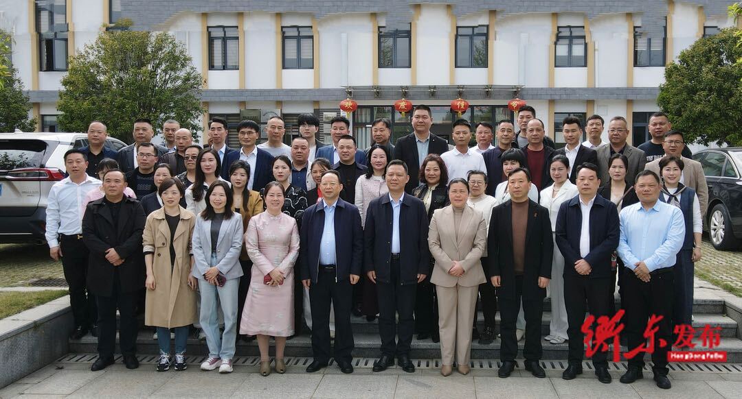衡东县举办2025“翱翔新经济·共谋低空未来”商务交流活动暨“清明恳谈会”