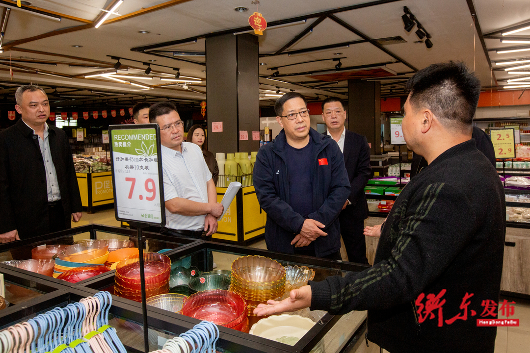 蒋崇华调研县城市场管理和城市运行安全工作