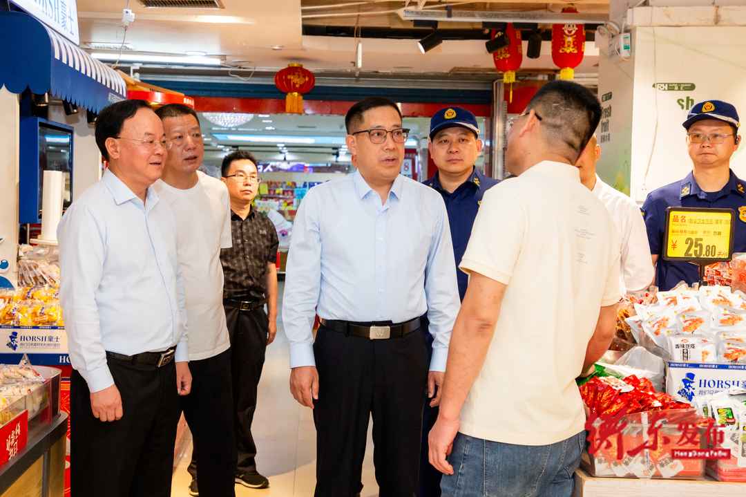 蒋崇华 “五一” 假日期间督导道路交通、消防安全及慰问在建重点项目一线工人