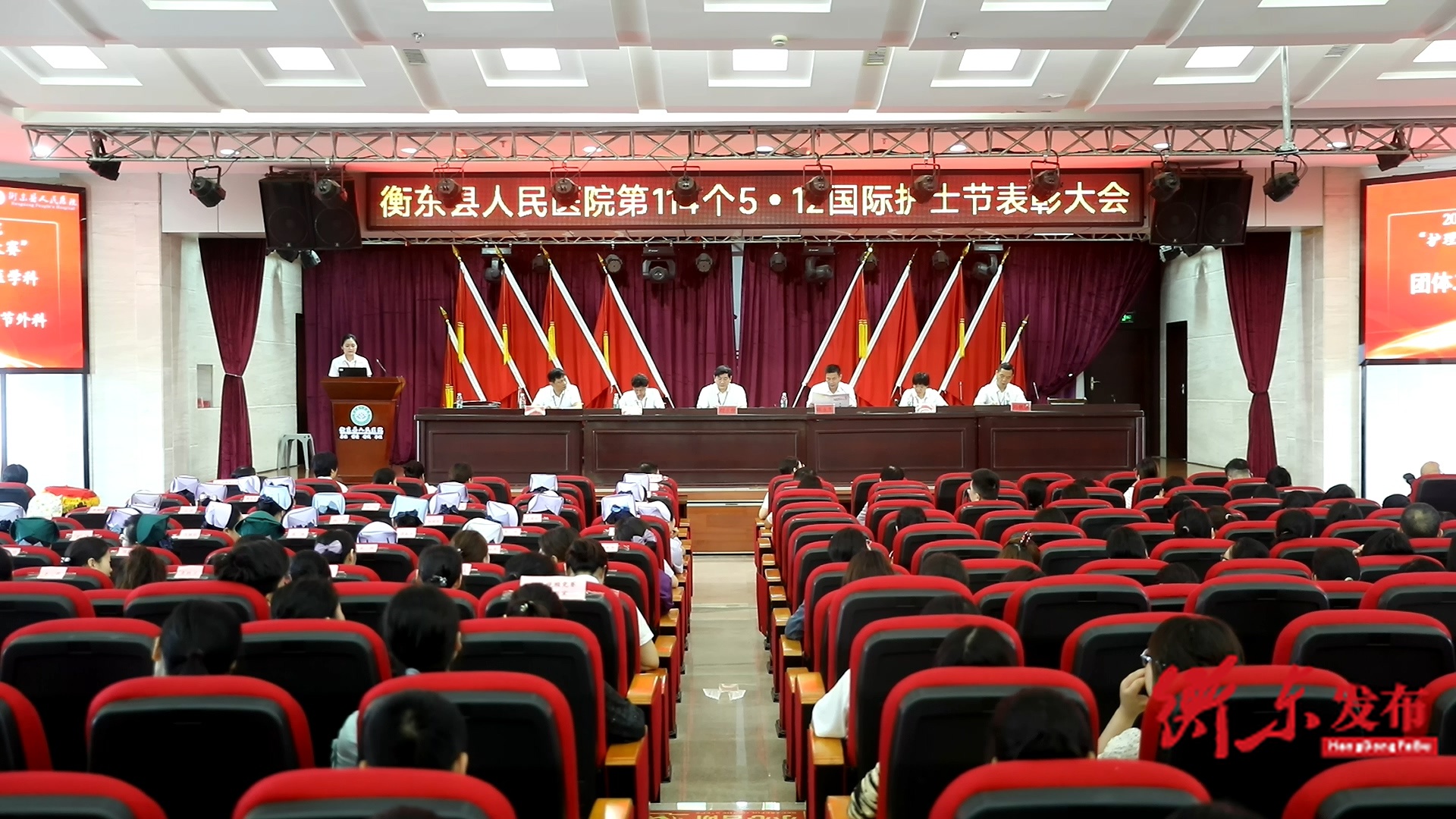 县人民医院5·12护士节表彰“最美护士长”“最美护士”：以爱之名，守护生命之光