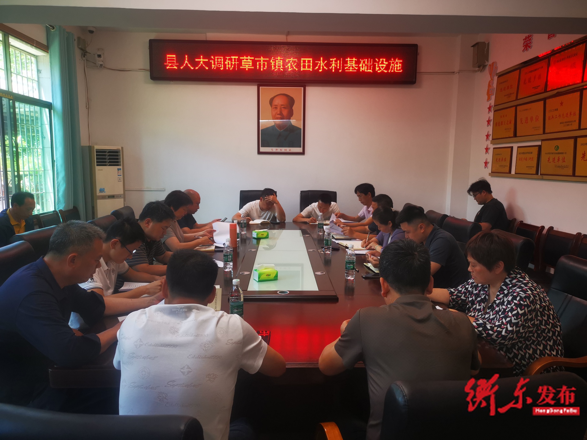 县人大常委会调研组赴草市镇专题调研农田水利基础设施建设情况