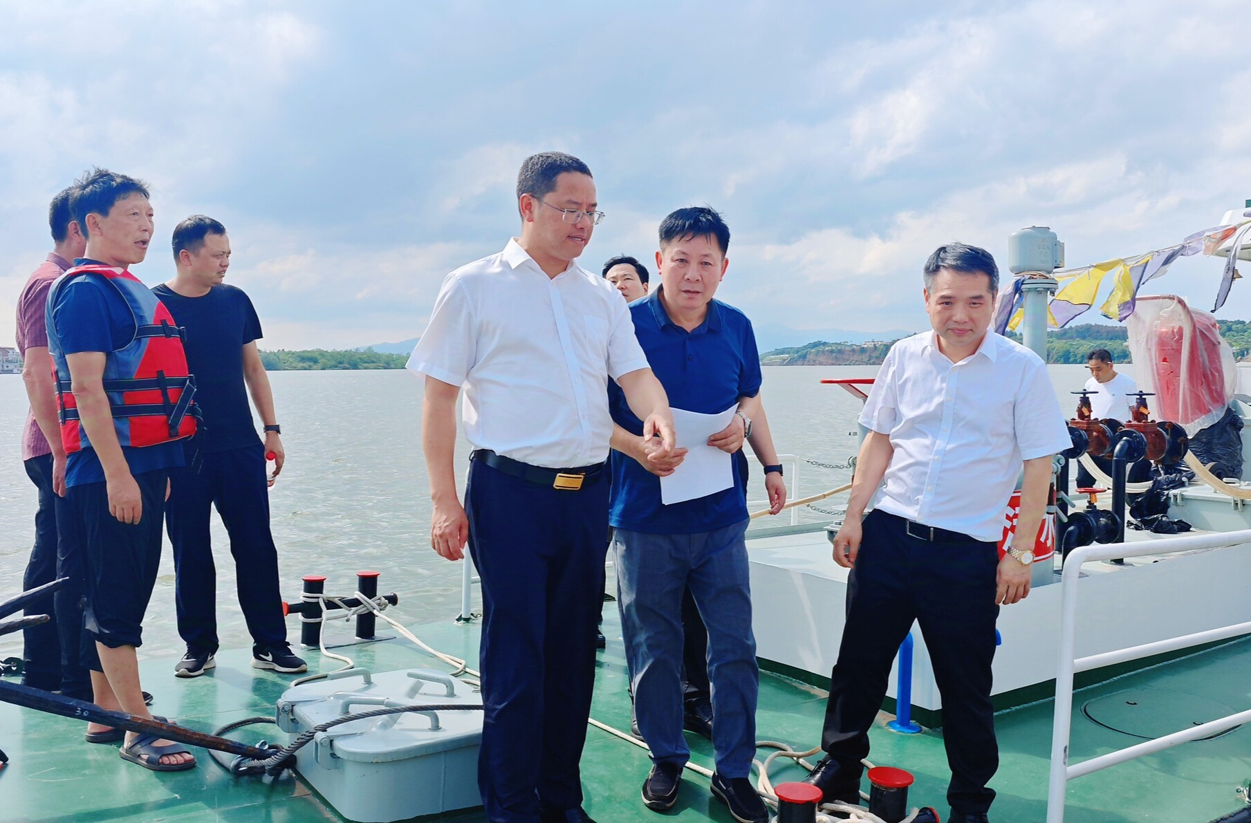 陈植华深入码头渡口调研水上交通安全工作