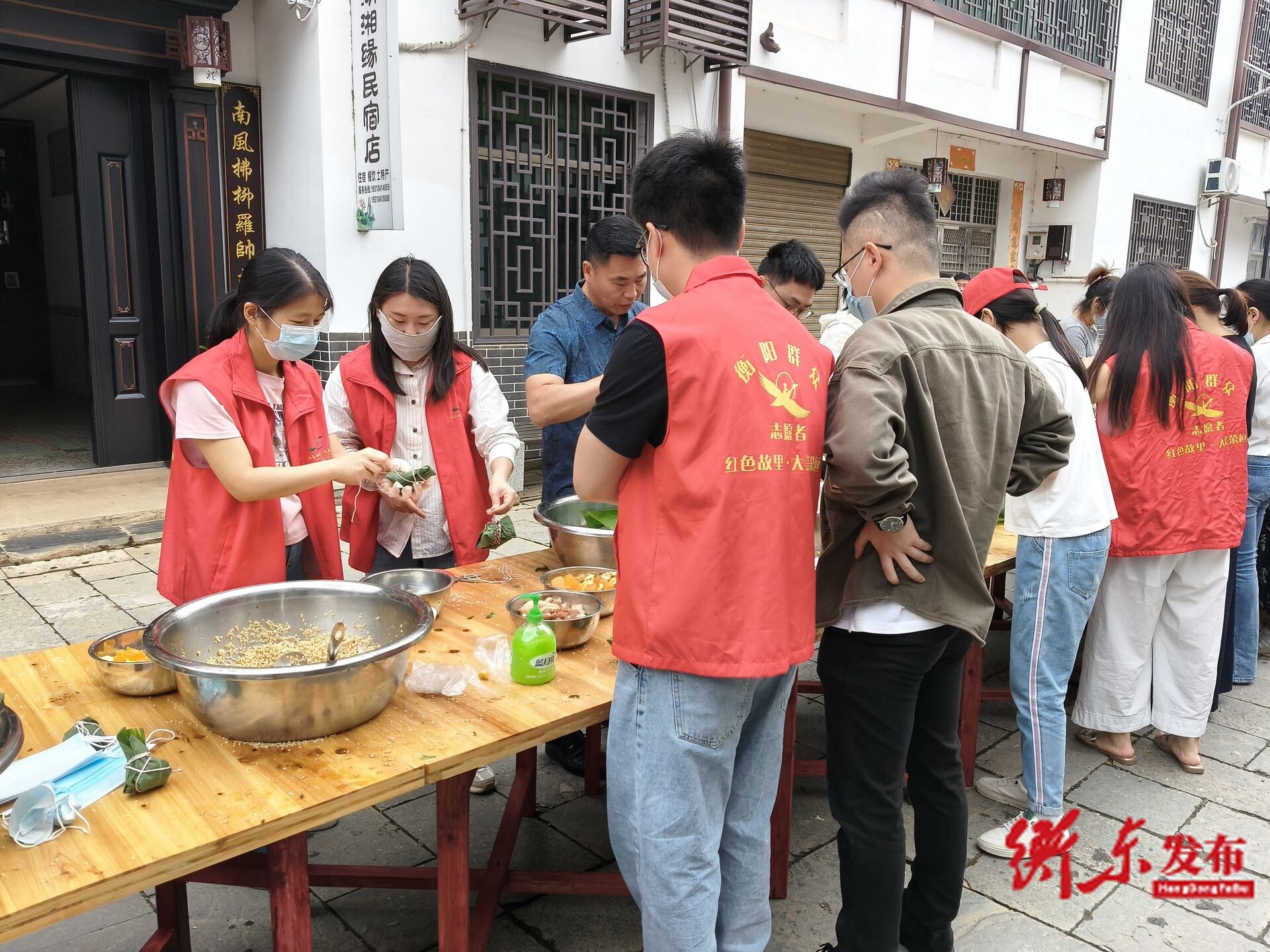 【我们的节日·端午】荣桓镇：粽香飘老街 平安护童心