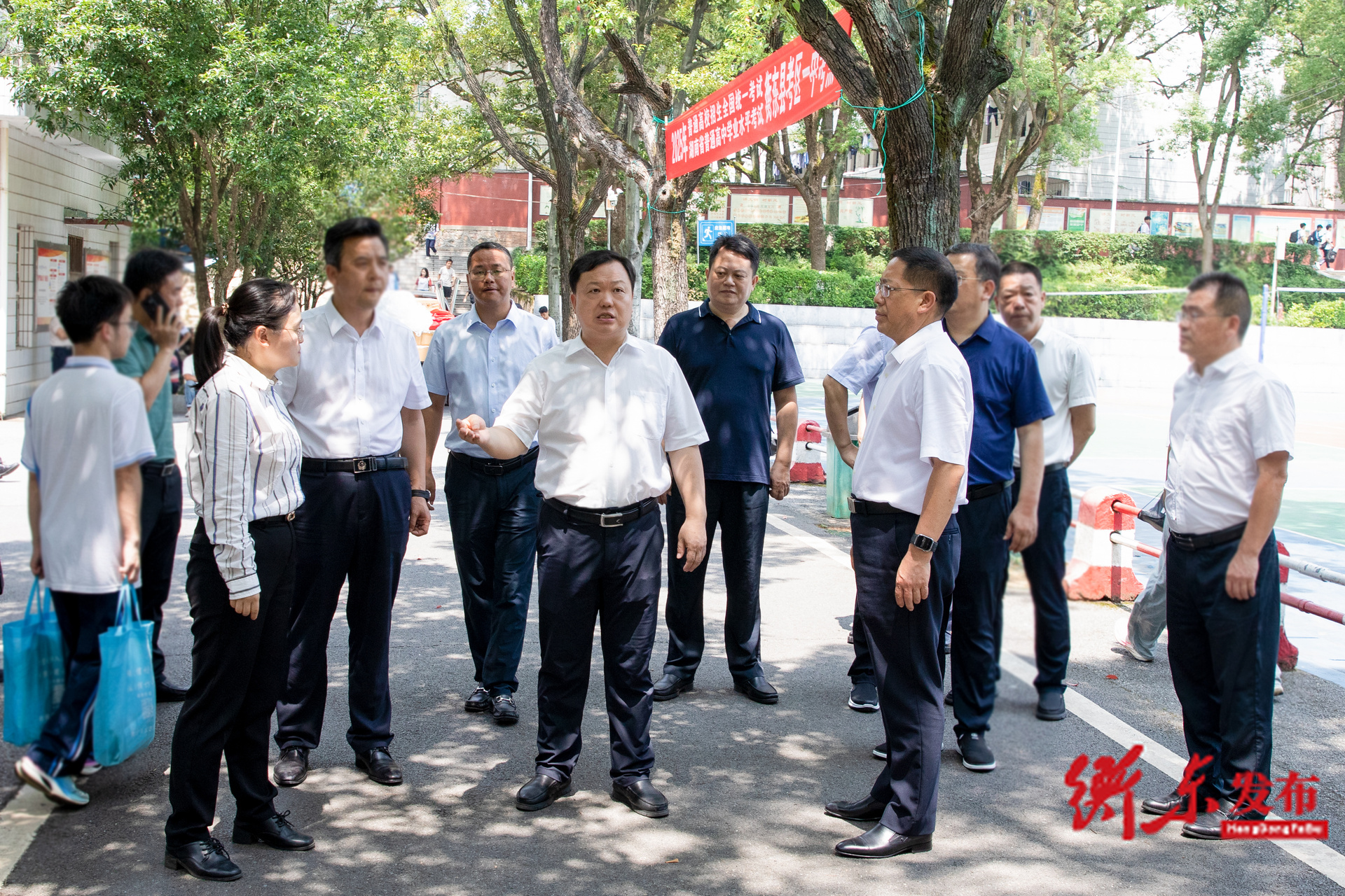 谭建华  蒋崇华巡查高考考点并开展校园食品安全督查