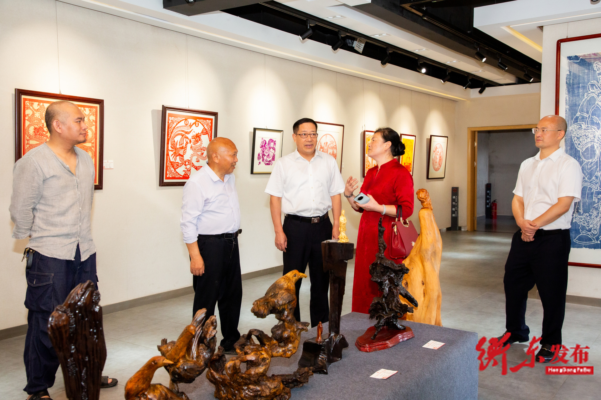 蒋崇华参观2025“山花烂漫 秀美衡东”民俗文化交流展
