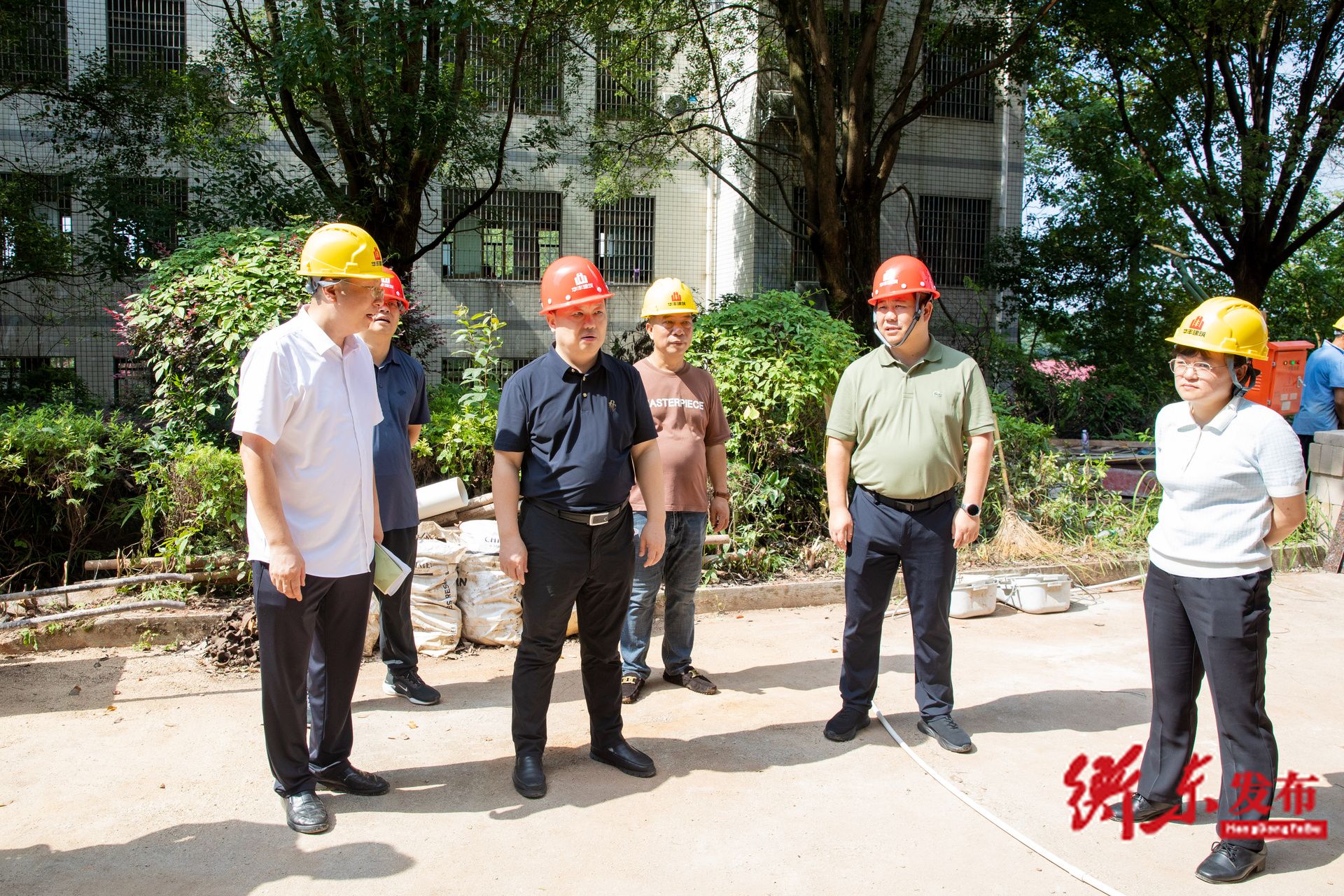 谭建华赴县八中调研督导群众身边不正之风和腐败问题集中整治等工作
