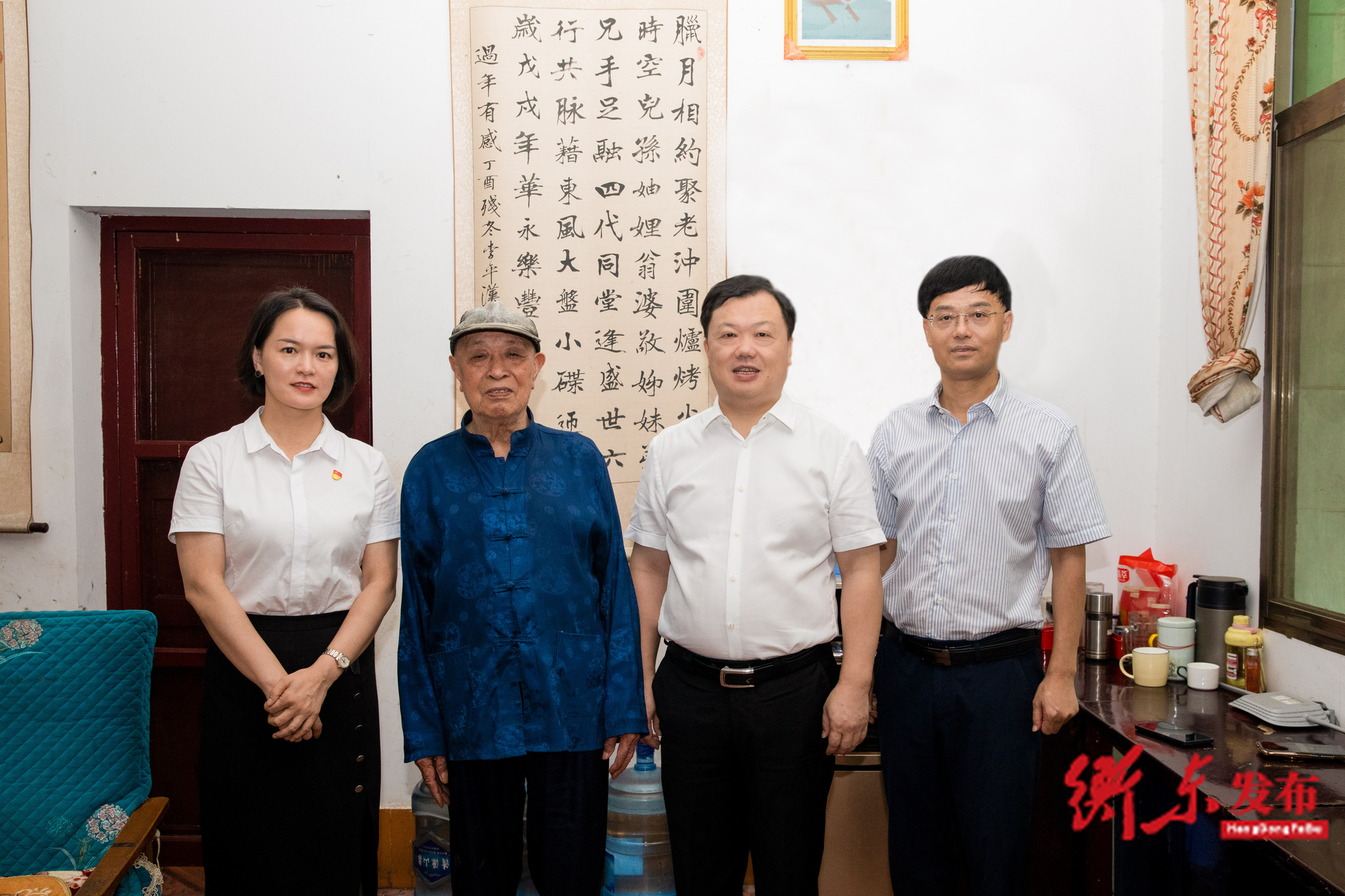 谭建华开展“七一”走访慰问 致敬老党员 共话新发展