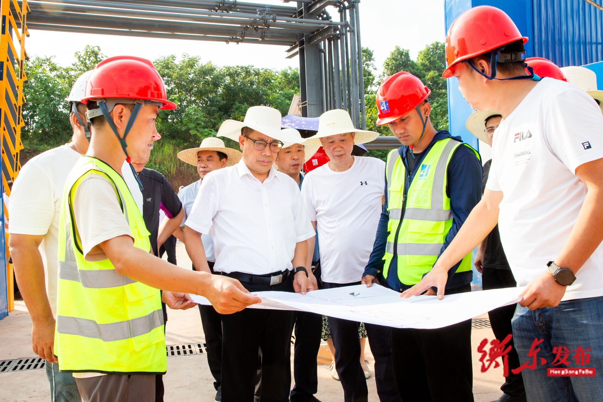 蒋崇华督导重点项目建设工作：送清凉到一线 强担当聚力提质效