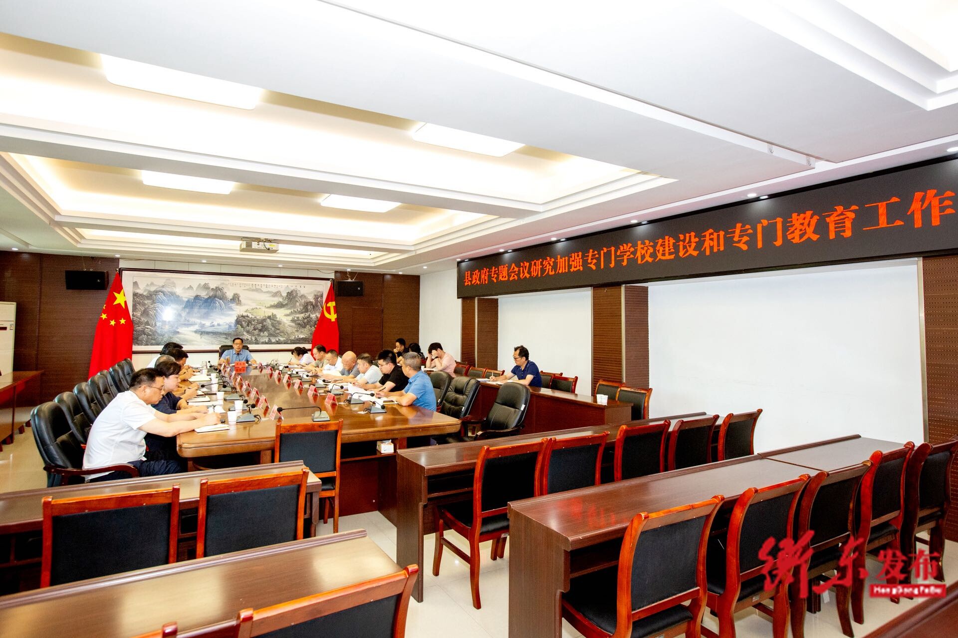蒋崇华主持召开加强专门学校建设和专门教育发展专题会议