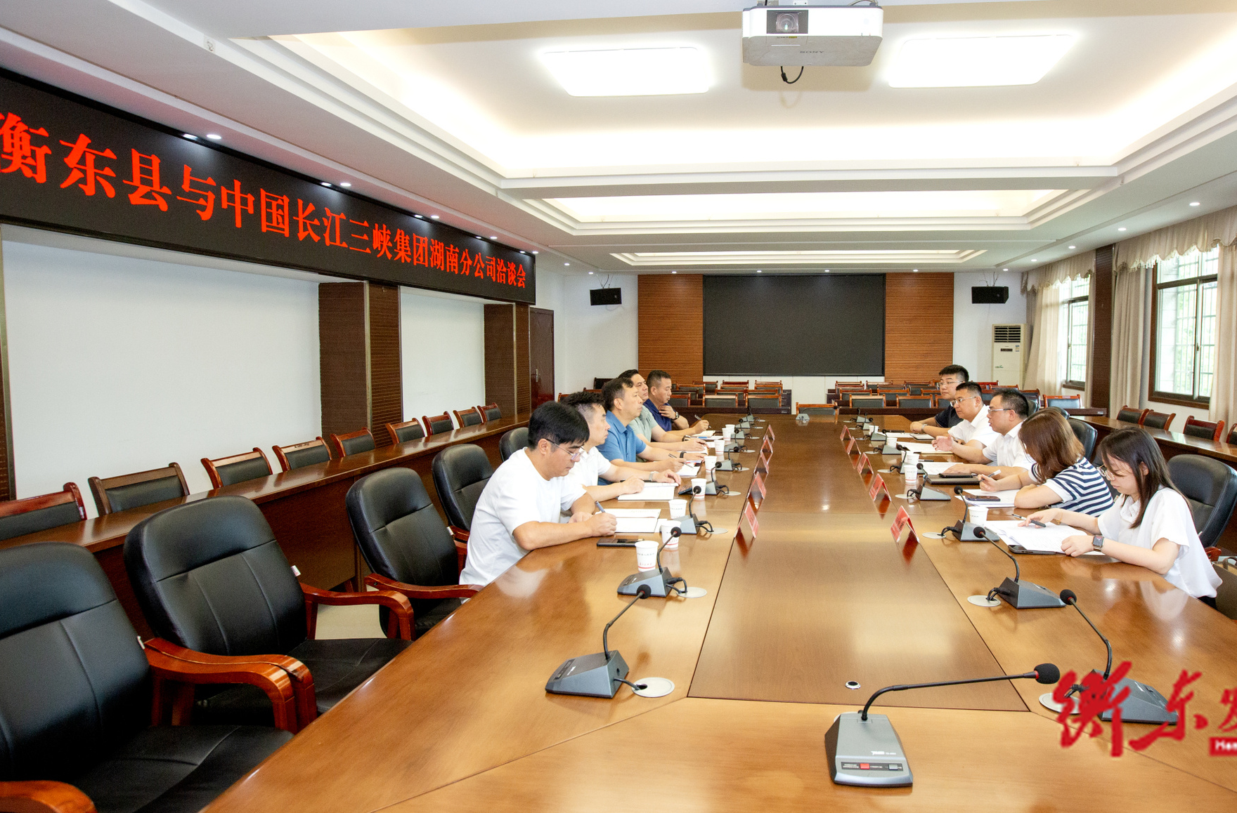 蒋崇华会见中国长江三峡集团湖南分公司副总经理邓小云一行