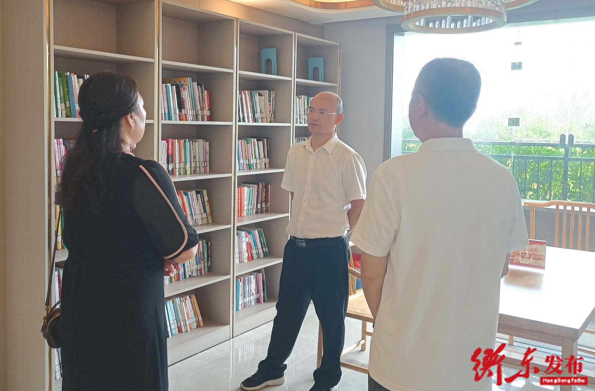 县领导调研书香城市建设与文化场馆建设