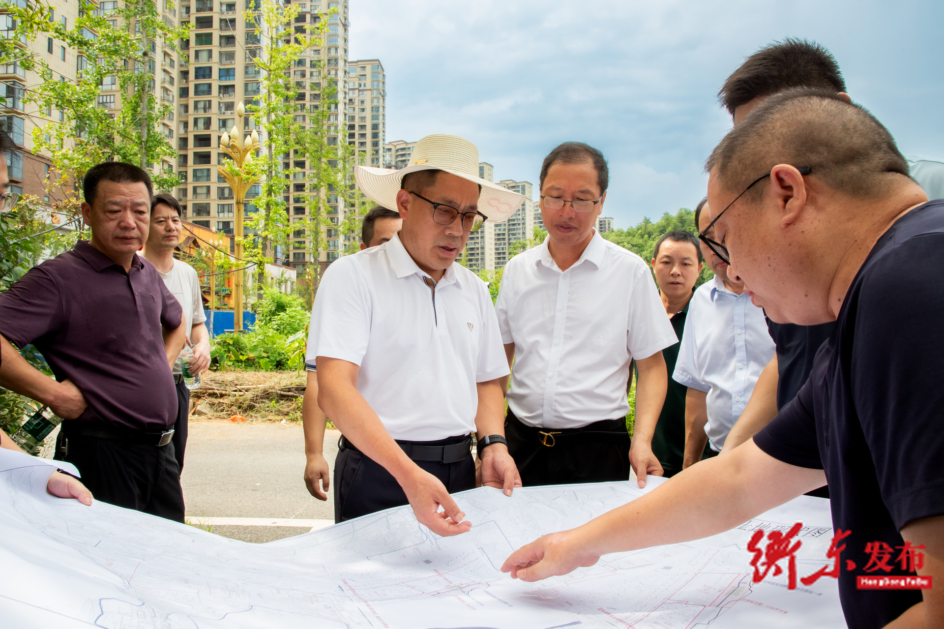 蒋崇华现场调度洣水百里画廊项目建设