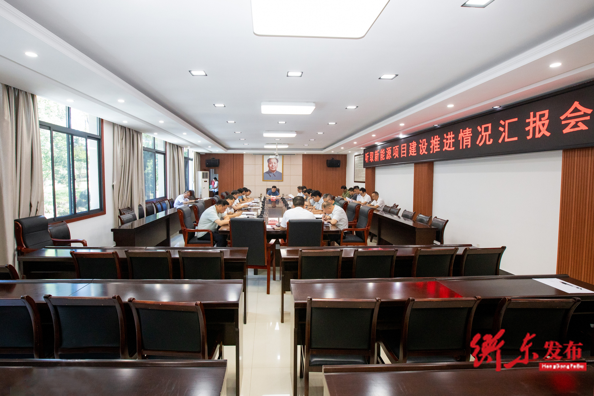 谭建华专题听取新能源项目建设推进情况汇报