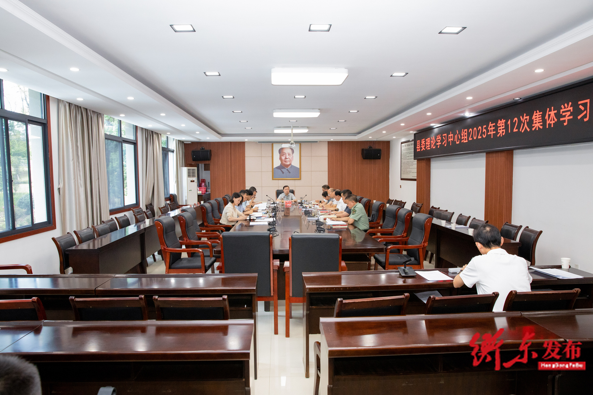 县委理论学习中心组举行2025年第12次集体学习