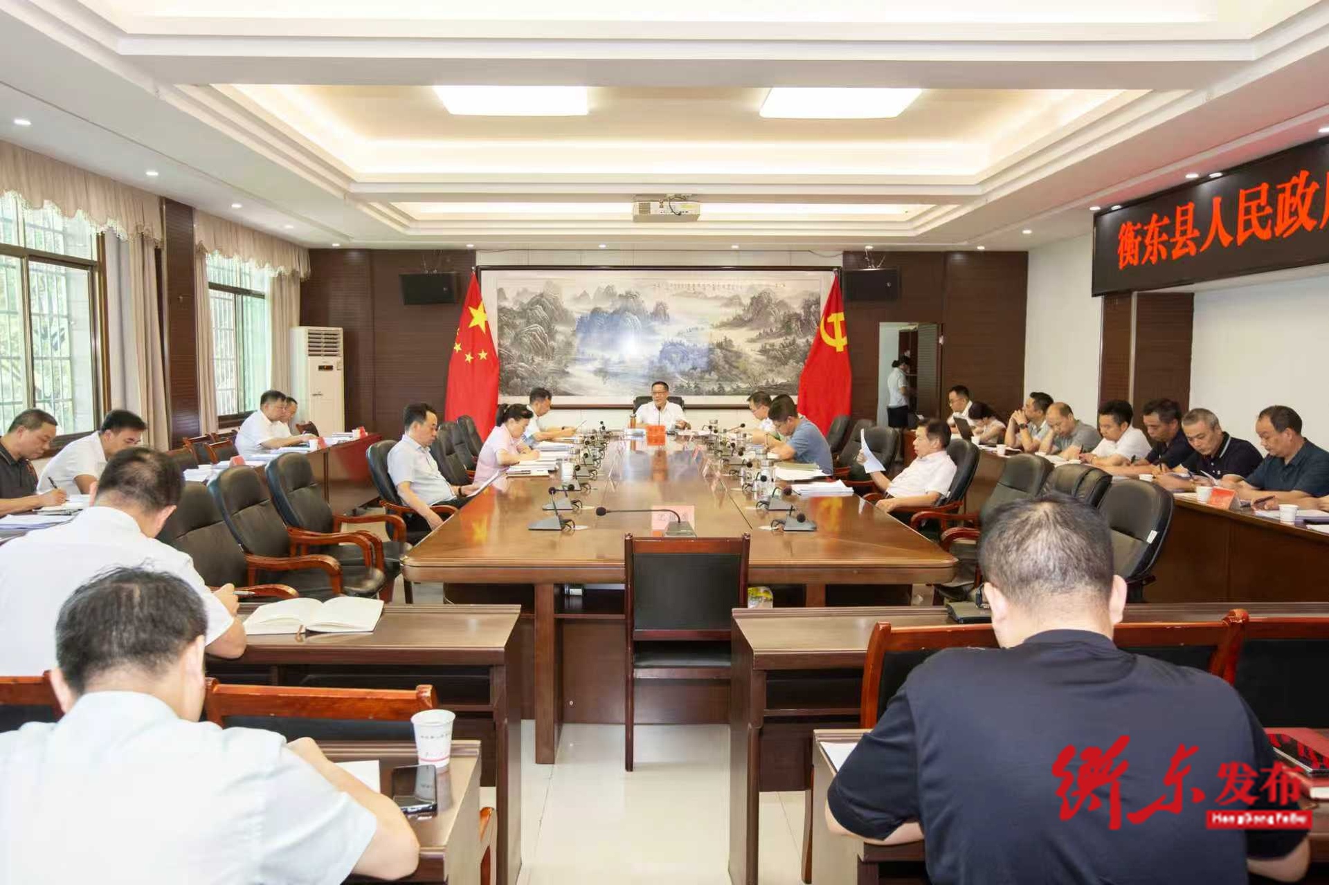 蒋崇华主持召开2025年第14次政府常务会